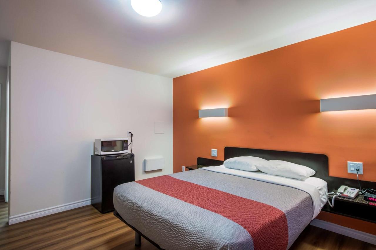 Hotel Motel 6-Sudbury, On