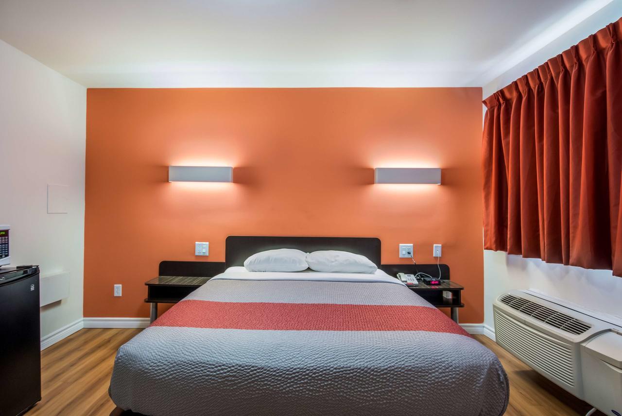Motel 6-Sudbury, On 2*
