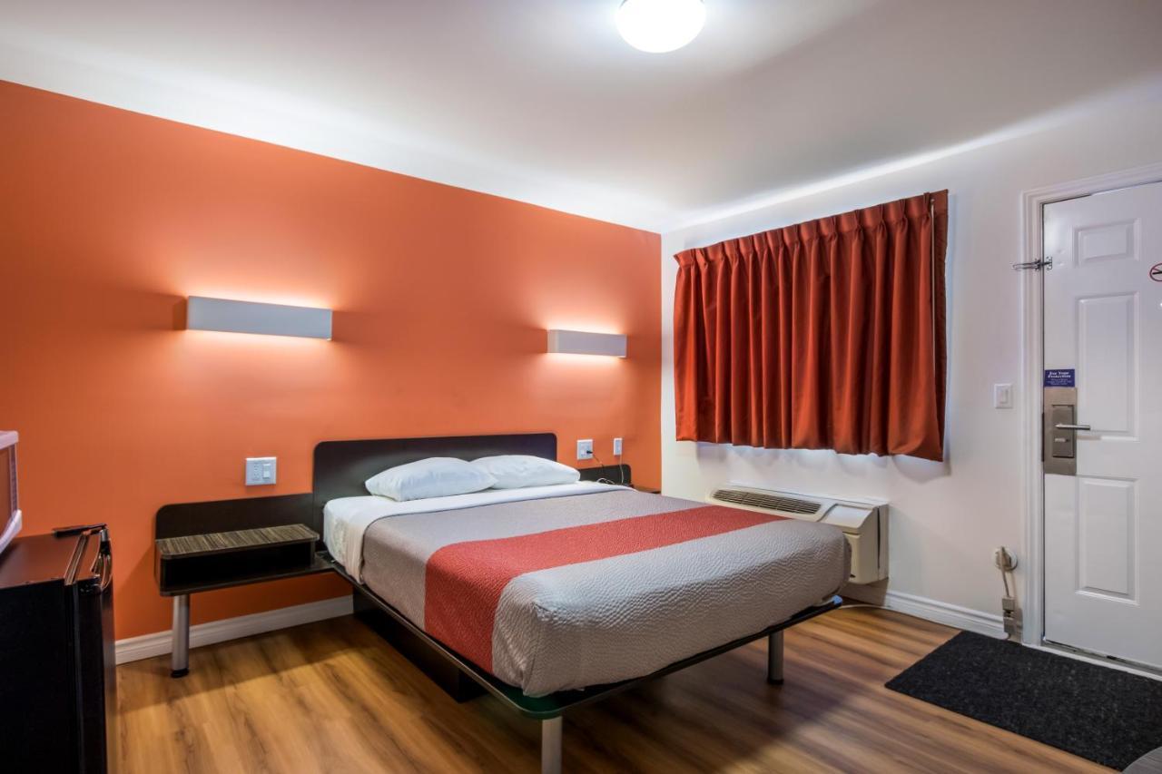 Motel 6-Sudbury, On Hotel 2*