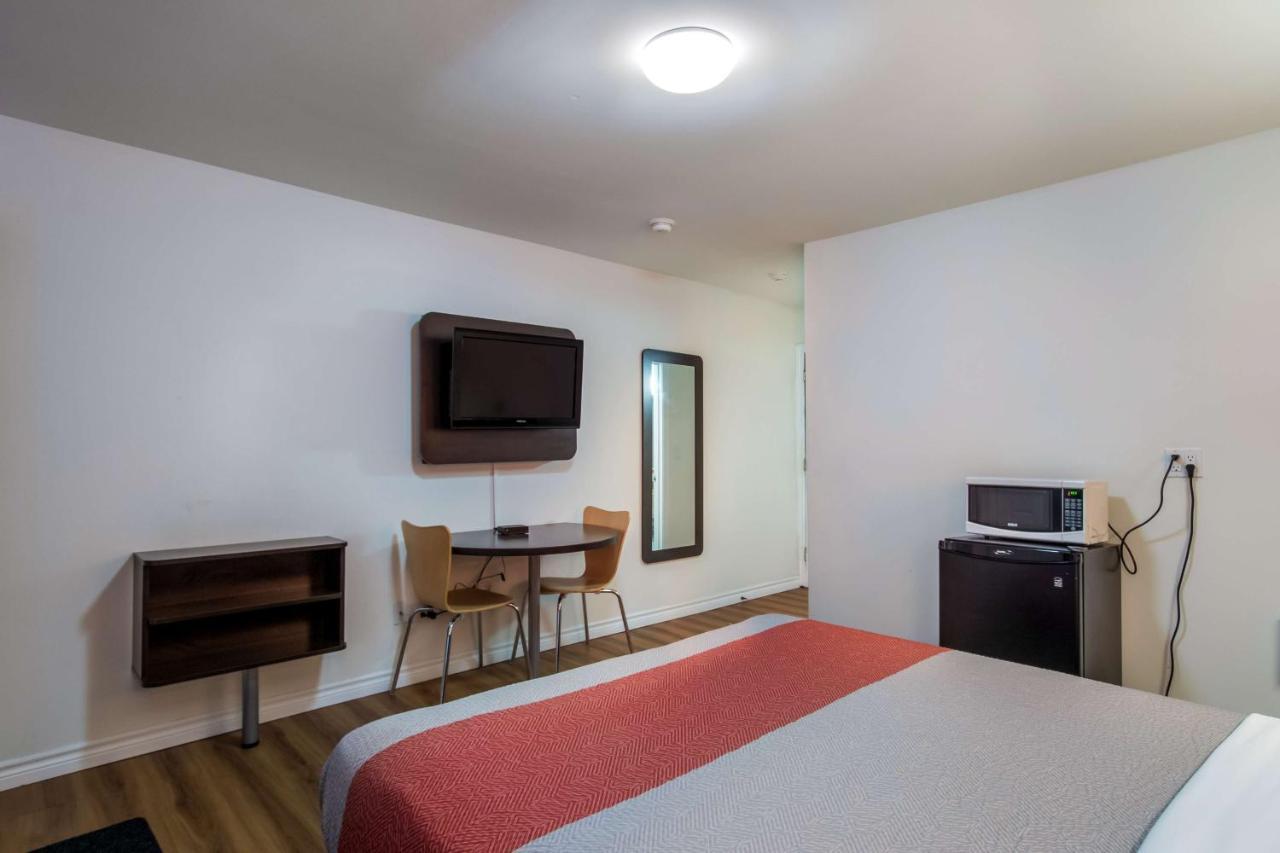 Motel 6-Sudbury, On